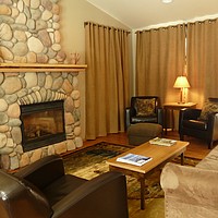 06-living-wallowa-lake-cabin - 384 KB