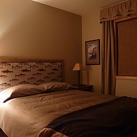 14-south-middle-bedroom-wallowa-lake-cabin - 333 KB